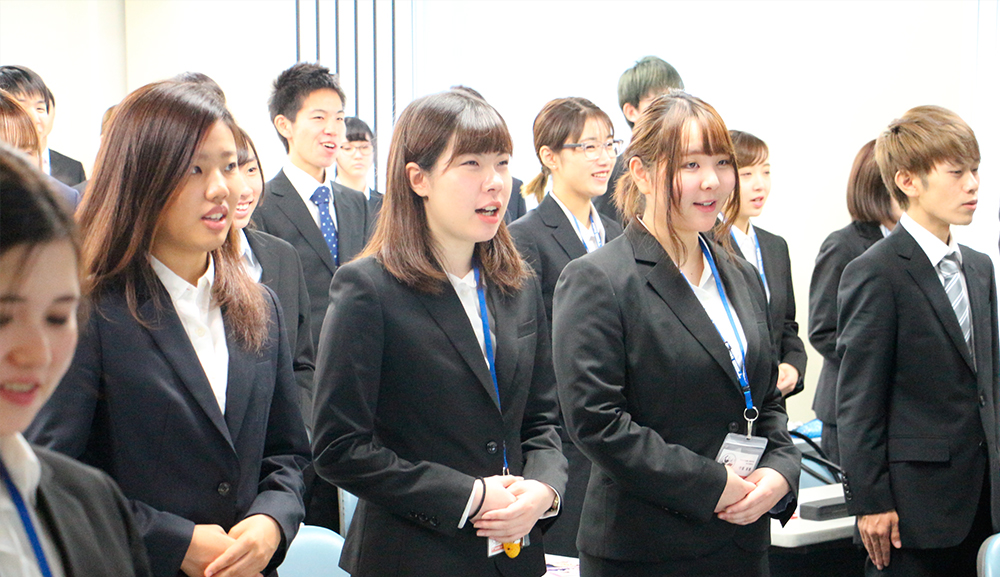 社会人の基礎能力を学ぶ学生