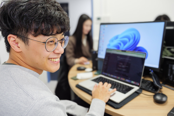 未経験から、仕事に直結する力を身につける。