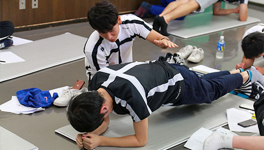 インストラクター